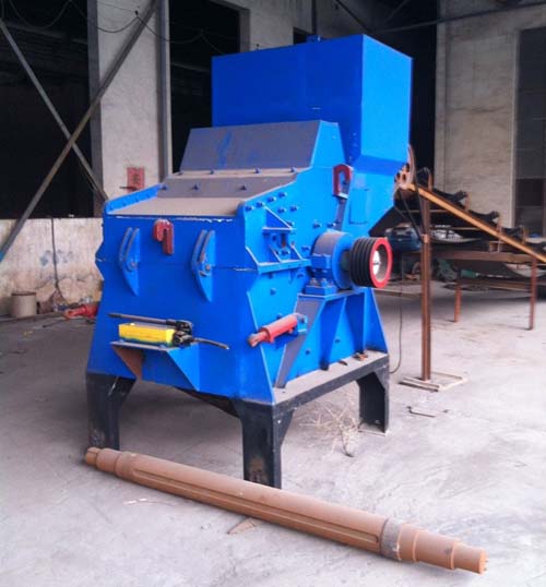 The paint bucket crusher